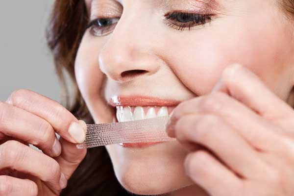 نوار دندان چیست و چه فرقی با نخ دندان دارد